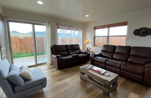 Ennis House | Fisherman's Dream - Rainbow Trout Cottage