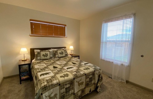 Ennis House | Fisherman's Dream - Rainbow Trout Cottage