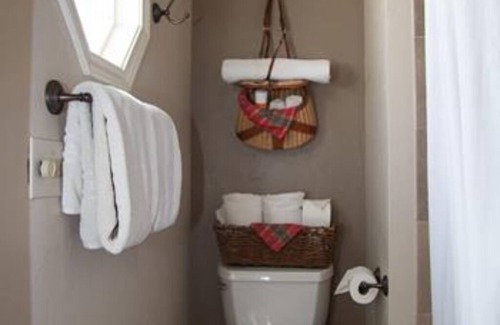 South Fork Bed & Breakfast | Fisherman's Folly GUESTROOM at Arbor House Inn Inn Bed & Breakfast