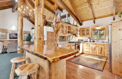 Boulder Bay Cabin | Fisherman's Paradise Lakefront - Hot Tub- Games