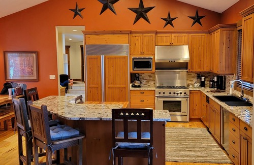 Eagle House | Fisherman's Paradise on Eagle River - 10 minutes from Vail/Eagle Airport