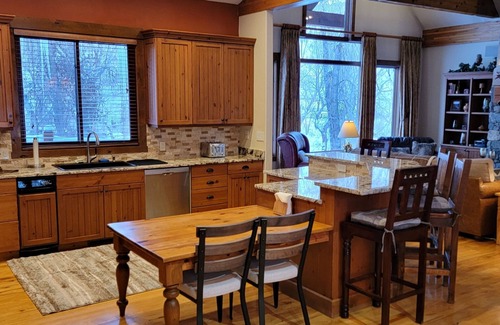 Eagle House | Fisherman's Paradise on Eagle River - 10 minutes from Vail/Eagle Airport