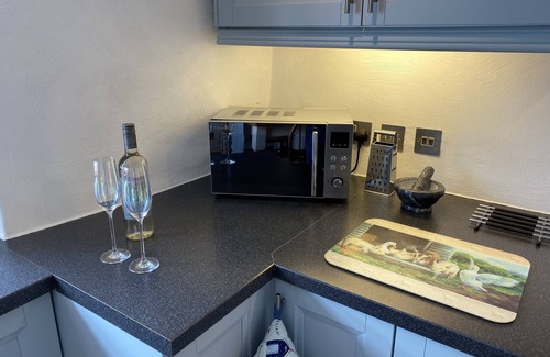 Helford Passage Cottage | Fisherman’s cottage 100 yards from the sea with log burner and own parking