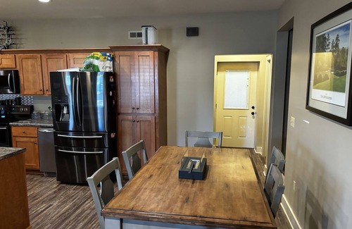 Guntersville House | FISHERMAN’S PARADISE - indoor heated & cool parking for trucks and boatsnnn