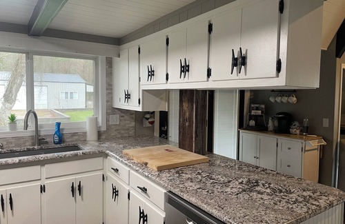 Springville House | Fisherman’s Paradise 3-bedroom lake house with WiFi, AC in Springville, TN.