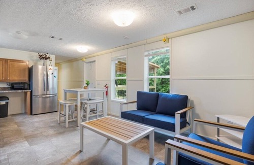 Barnett House | Fishermen, Side by side riders! 3bed 2bath with xtra Parking! Close to lake&loop