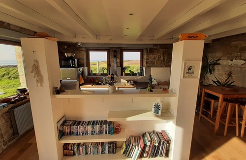 Plovan House | Fishing house in front of the sea.