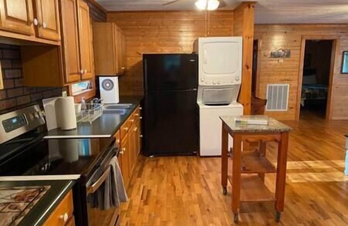 Athens House | Fishing Lovers 2-Bedroom/Boat Dock. Get the bait!