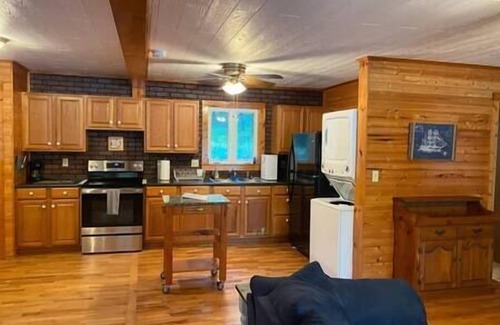 Athens House | Fishing Lovers 2-Bedroom/Boat Dock. Get the bait!