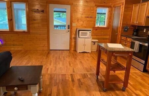 Athens House | Fishing Lovers 2-Bedroom/Boat Dock. Get the bait!