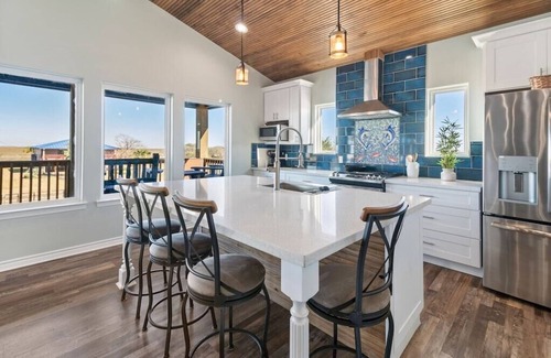 Cedar Lane House | Fishing Pier & Minutes to the Beach!