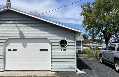 Little Sturgeon House | Fishing right out your Door Little Sturgeon Bay. Home with garage🎣 fire Pit/wood