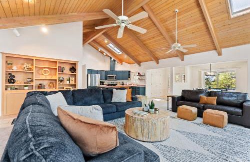 Munds Park Villa | Fishlake Cabin Serene Forest Escape Sleeps 10 Near Flagstaff Sedona Grand Canyon