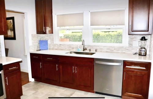 North Central House | Fit for a King in Pasadena. Free Drinks!