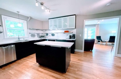 Clairmont Heights House | Fit for Kings · Fit for Kings@EMORY Japan Soaking Tub 5 KING Beds