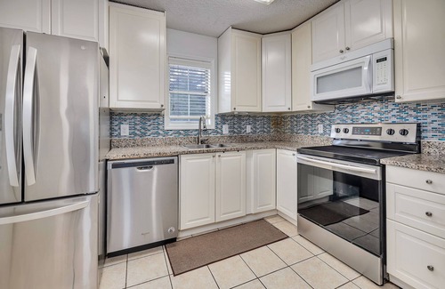 Saint Simons Island Condo | Fitness Center and Community Pool!
