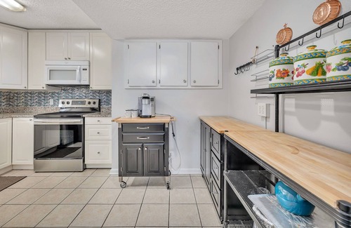 Saint Simons Island Condo | Fitness Center and Community Pool!