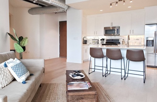 Central Boulder Condo | Fitness Center✅ Rooftop Pool✅ Unparalleled Amenities✅ Monthly Boulder Condo✅