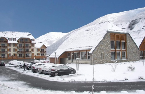 Saint-Mamet Apartment | Fitness, swimming pool, sauna, terrace, balcony, tv, ski locker, 60m², Luchon-Superbagnères