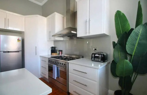 Wagga Wagga House | Fitzmaurice St · Waterviews | Hidden Gem in CBD - Sleeps 10