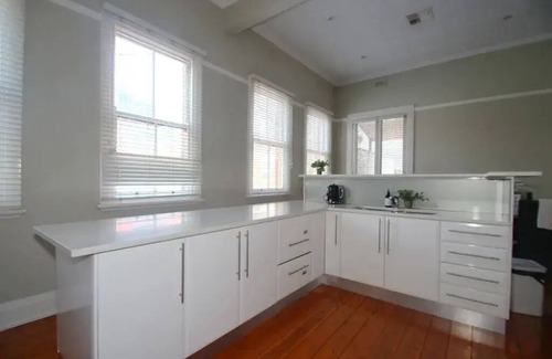 Wagga Wagga House | Fitzmaurice St · Waterviews | Hidden Gem in CBD - Sleeps 10