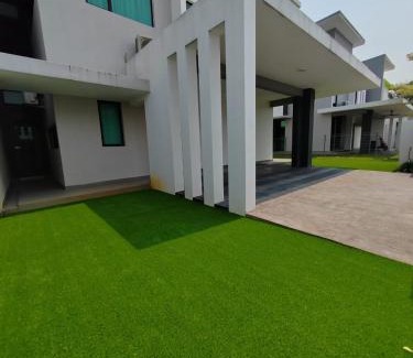 Geching Hilir House | Five BEDROOMS RESIDENTIAL HOME WITH FREE WIFI