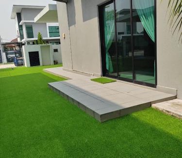 Geching Hilir House | Five BEDROOMS RESIDENTIAL HOME WITH FREE WIFI