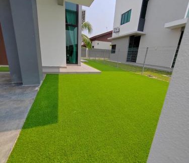 Geching Hilir House | Five BEDROOMS RESIDENTIAL HOME WITH FREE WIFI