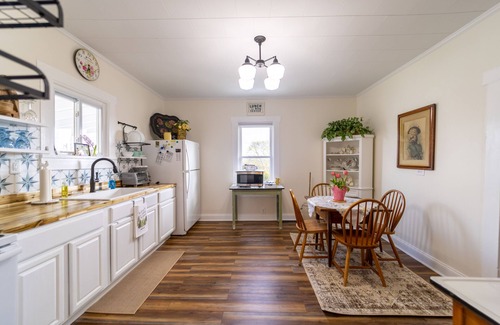 Sparta Cottage | Five Minute Walk from Downtown Sparta!