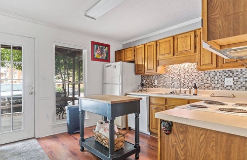 Athens Condo | Five Points Dawg Crib On Campus