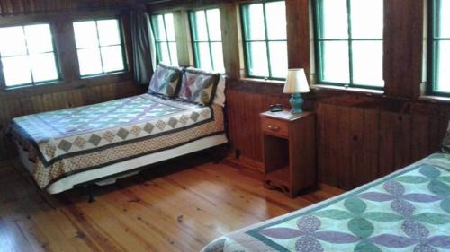 Hot Springs House | Five Points Lake Hamilton Cabin B