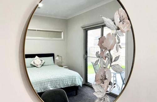 Point Cook Villa | five-room house next to the park16