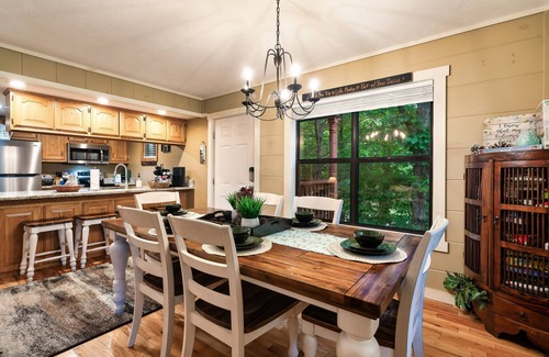 Pigeon Forge Cabin | Five-Star Cabin, Beautifully Decorated, Located Near the Parkway, No Steep Roads