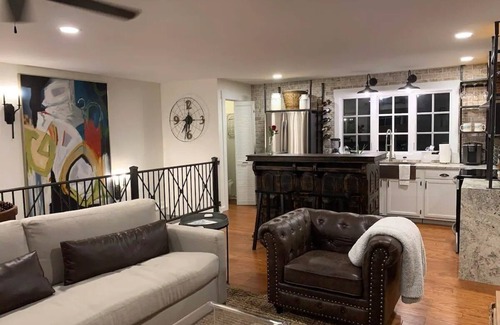 Mount Vernon House | Five-star Historic Boyd Harvey Carriage House 2 Bedroom Home by RedAwning