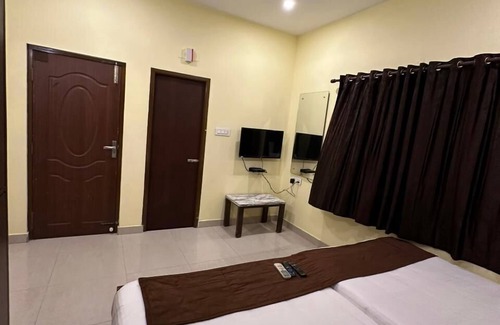 Vadapalani Hotel | Five Stones Vadapalani