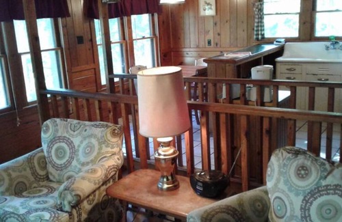 Hot Springs Cabin | FIVE POINTS~LAKE HAMILTON: Cabin#5 ~ 2 Story, 2BR w/Queen Beds, Futon in LR, Full Kitchen, Breakfast "Fixins" Provided, Great Lake View