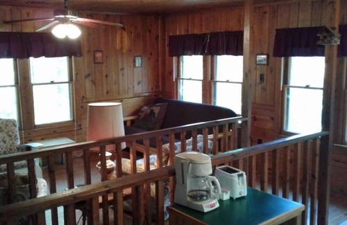 Hot Springs Cabin | FIVE POINTS~LAKE HAMILTON: Cabin#5 ~ 2 Story, 2BR w/Queen Beds, Futon in LR, Full Kitchen, Breakfast "Fixins" Provided, Great Lake View