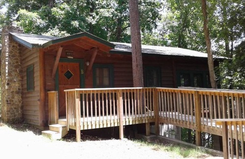 Hot Springs Cabin | FIVE POINTS~LAKE HAMILTON: Cabin#B ~ 1BR w/2 Queen Beds, Futon in LR, Full Kitchen, Breakfast "Fixins" Provided, Handicap Accessible w/Wheelchair Ramp