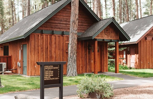 Sisters Cabin | FivePine Lodge & Cabins - Classic Cabin