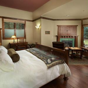 Sisters Hotel | FivePine Lodge