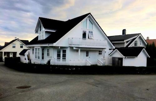 Randaberg Villa | Fjellmoveien 26 - ONS 2024