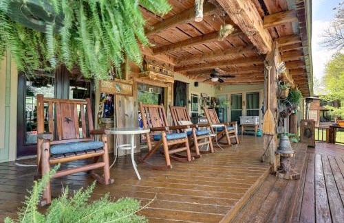 Caddo Gap House | Flag Hole Riverfront Cabin Near Local Attractions!