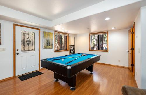 Flagstaff House | Flagstaff Retreat: Deck Spa Game Room Stunning Views