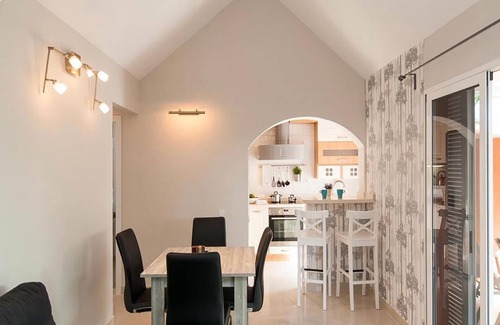 Maspalomas Villa | Flamboyant Tree Garden Holiday Home