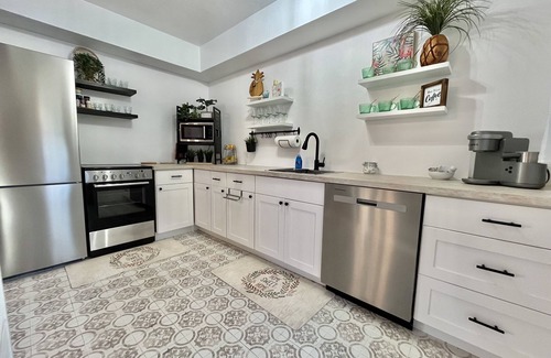 Fort Pierce House | Flamingo Inn, Just minutes from Downtown, Markets, Restaurants & Beaches