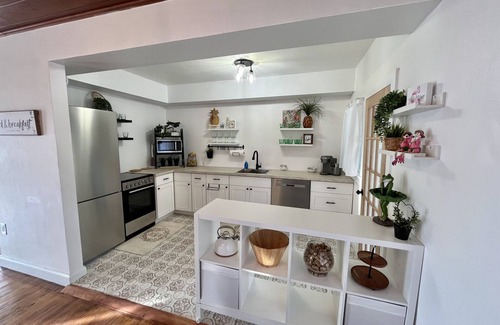 Fort Pierce House | Flamingo Inn, Just minutes from Downtown, Markets, Restaurants & Beaches