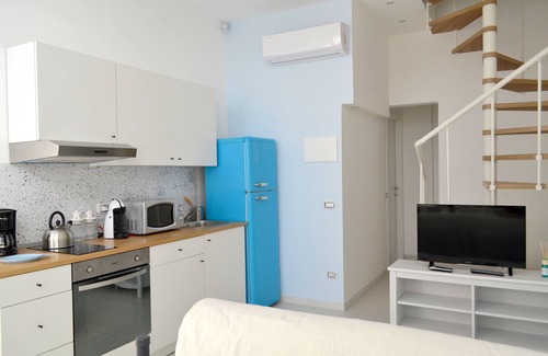 Santa Lucia Apartment | Flamingo Spa loft - Seaside - view on sea and Ortigia - fiber wifi - jacuzzi