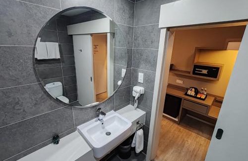Damansara Perdana Hotel | Flash Q hotel superior room