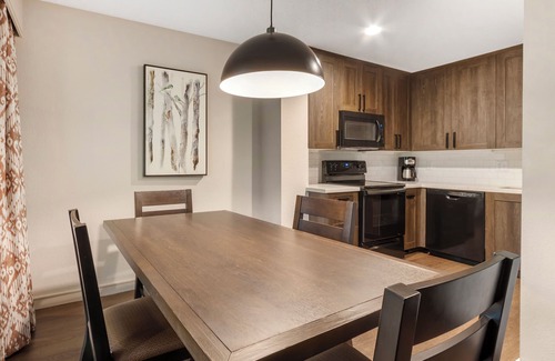 Sapphire Condo | FLASH SALE! Deluxe Suite Near Sapphire Valley Ski Area w/Resort Indoor Pool, WiFi & More