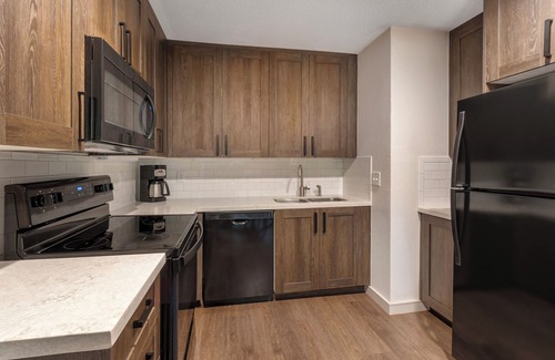 Sapphire Condo | FLASH SALE! Deluxe Suite Near Sapphire Valley Ski Area w/Resort Indoor Pool, WiFi & More